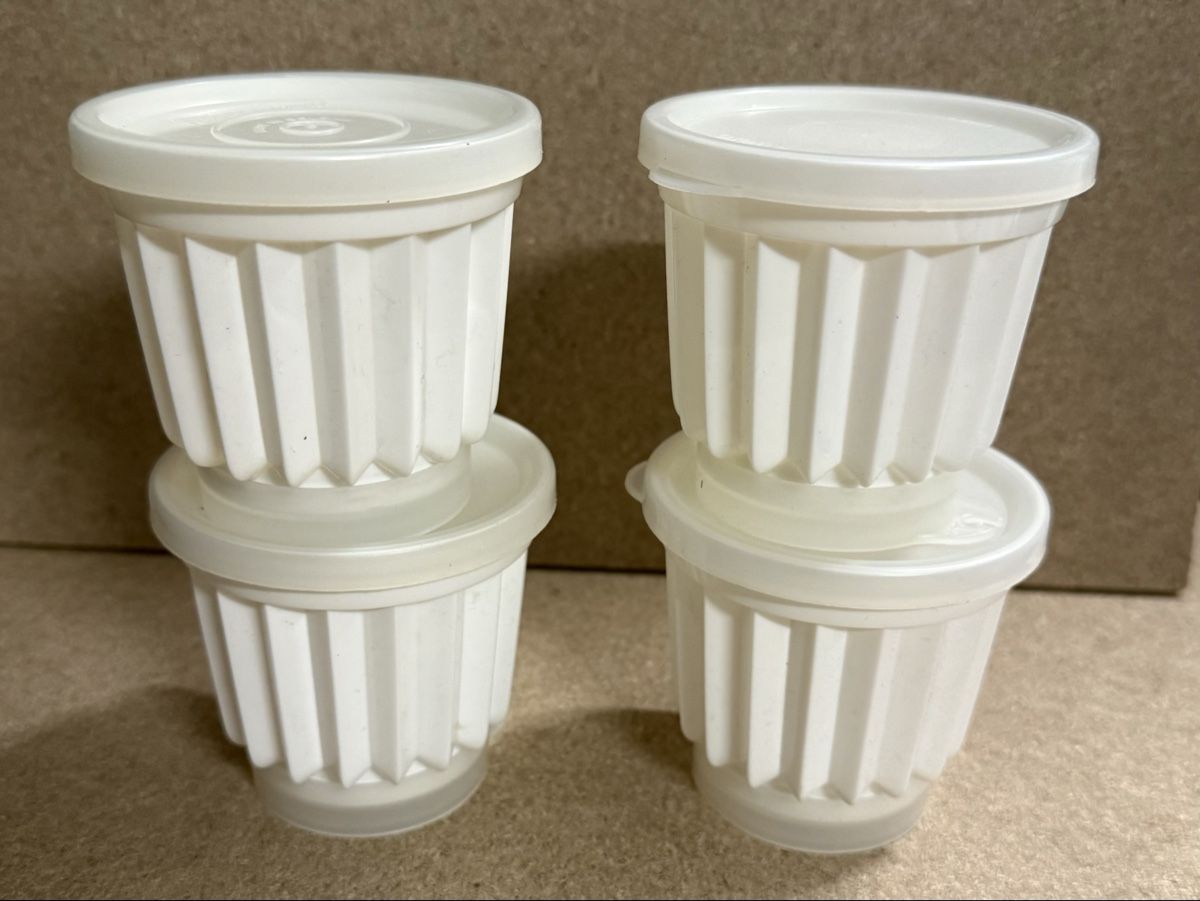 Tupperware Contenitori & Simili: Tupperware Dessertformen, 4 Stk., Weiss, Top Zustand – Usato da Oberägeri venduto da eladiel