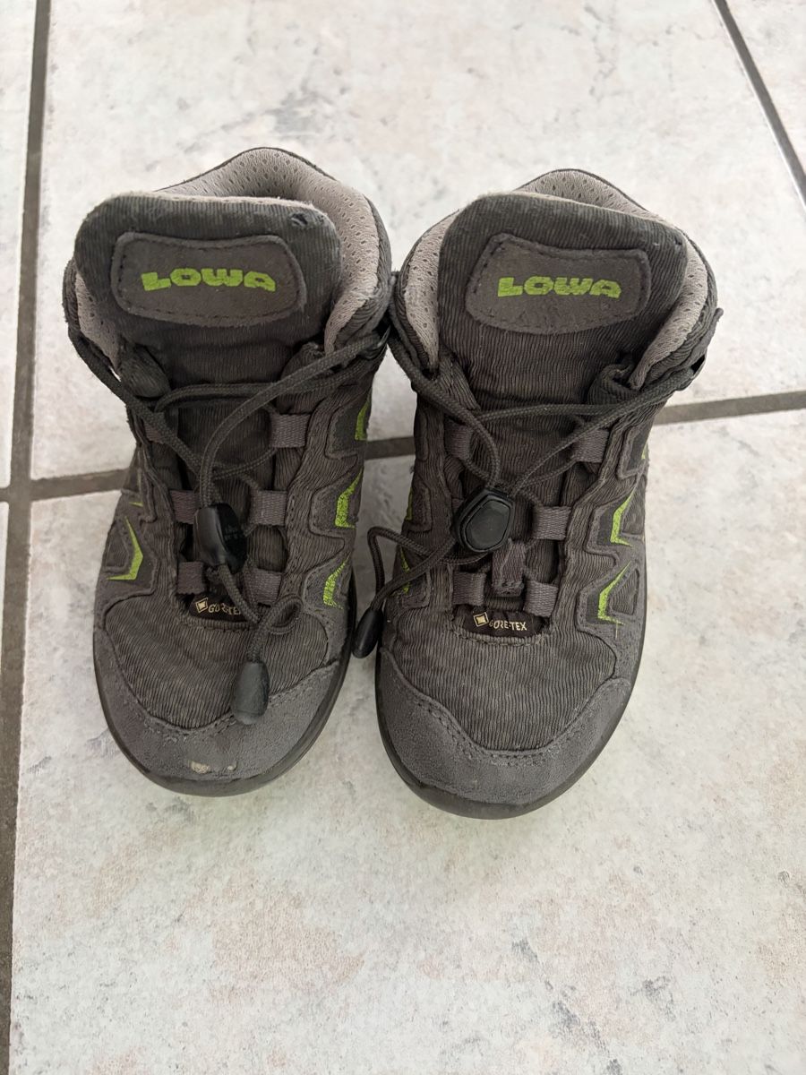 Lowa Scarpe per ragazzi: Lowa Gore-tex Wanderschuhe gr. 26 – Usato da Sevelen venduto da gsandax 1