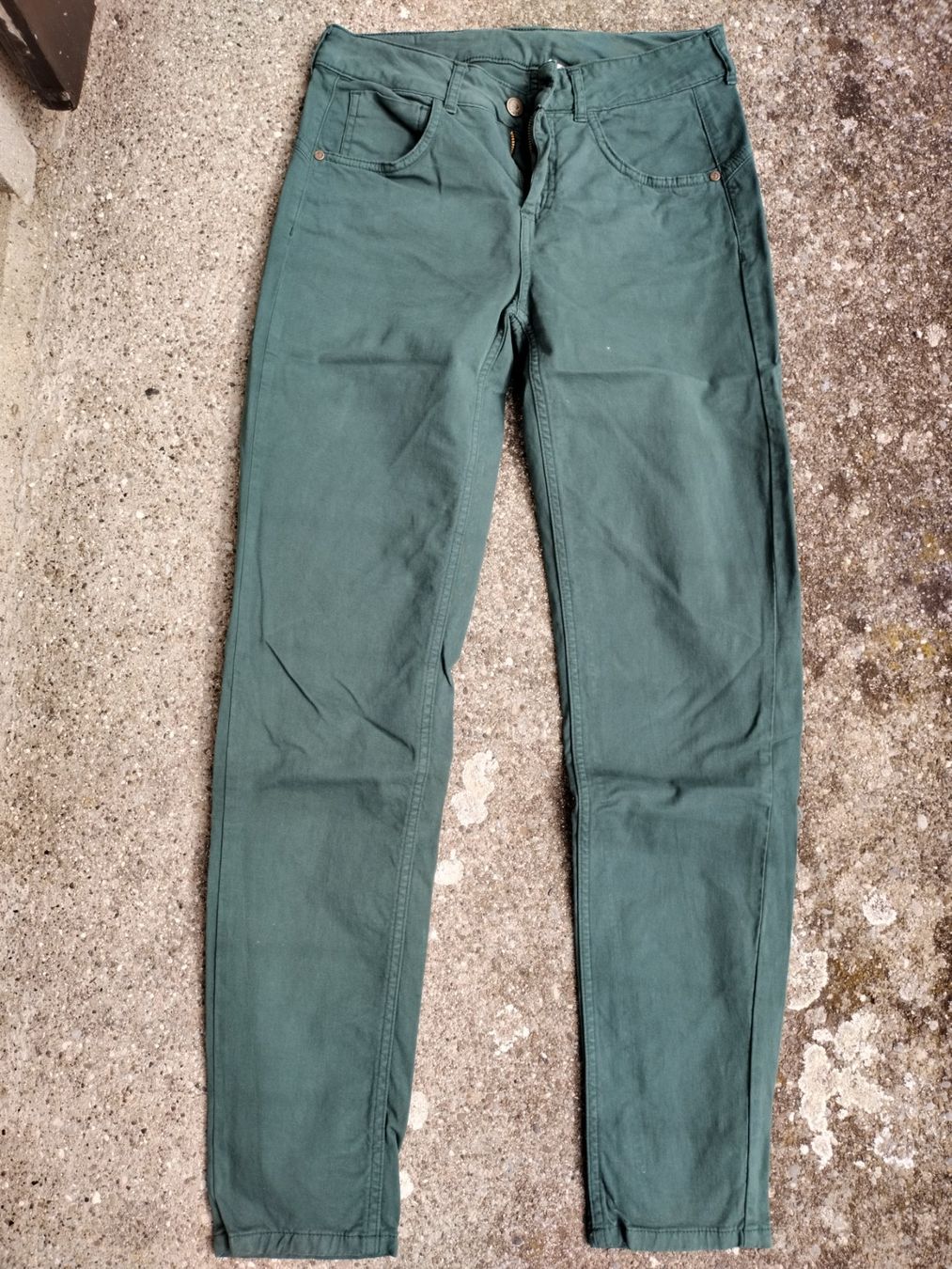 Pantaloni: Blutsgeschwister Damenhose Grün Gr. M – Usato da Bern venduto da vodabine
