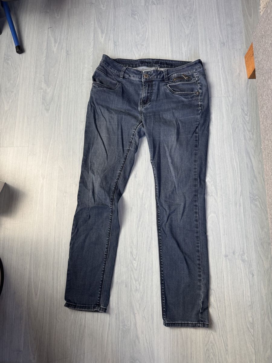 Jeans: Damen Jeans, Grösse 30W und 32L – Gebraucht aus Wallisellen von car_w72g