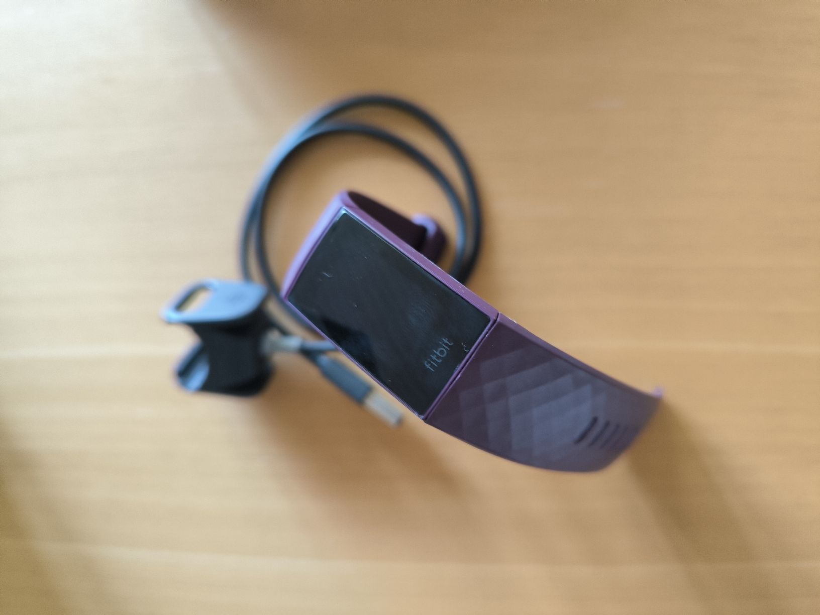 Fitbit Smartwatch: Fitbit Charge 3, Lila, Inkl. Ladegerät! – Difettoso da Witterswil venduto da kru_llj8 1