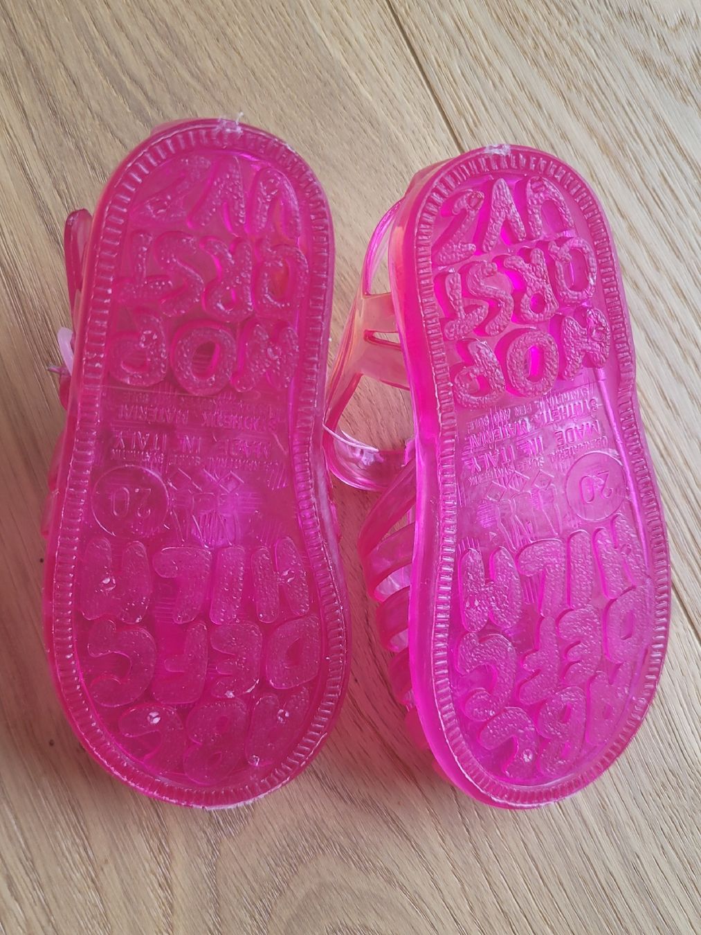 Chaussures filles: Badeschuhe /Sandalen Gr. 20 – D'occasion à Igis par bue_bbp6 1