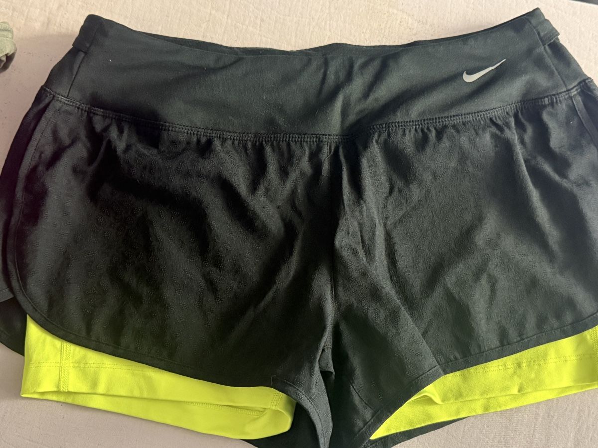 Pantaloni: Kurze Sporthosen M/L – Usato da Künten venduto da PippilottaKunterbunt 4