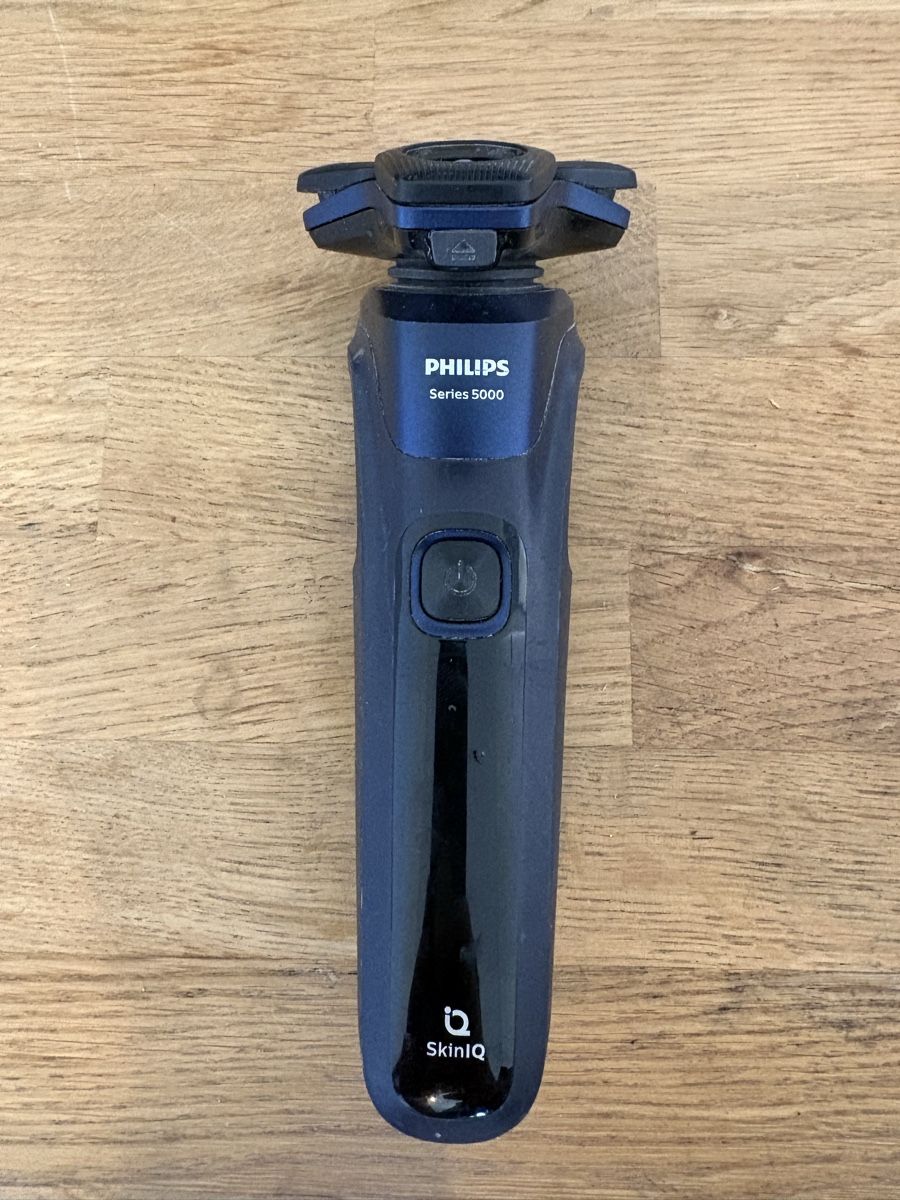 Philips Rasoirs & Lames de rasage: Rasoir électrique Philips Series 5000 – D'occasion à Biel/Bienne par pat_kh7v 8