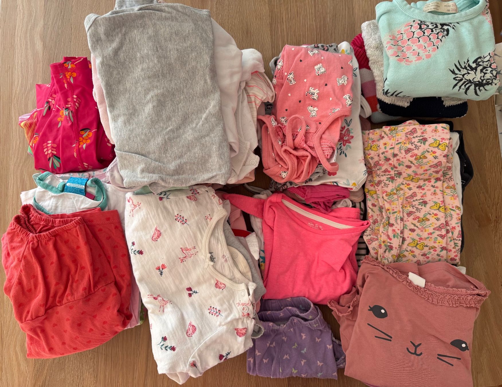 Ensembles coordonnés: Kleiderpaket Mädchen Grösse 86 – D'occasion à Hinwil par Bbudget