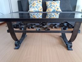 Ultraschicker Couchtisch aus Glas und Eisen / Stahl
