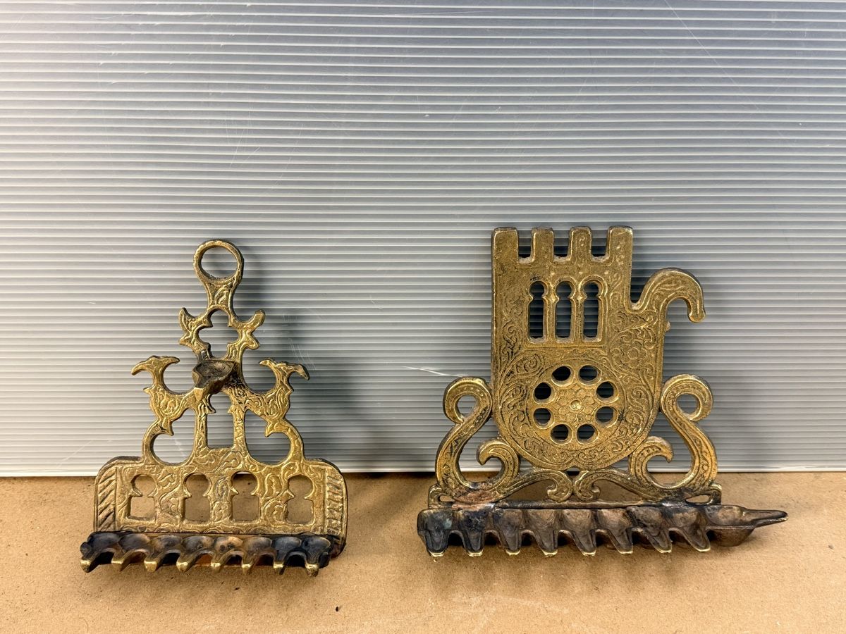 Tutte le decorazioni: 2x Alte Hanukkah-Menora aus Messing – Usato da Solothurn venduto da NUVICO 9