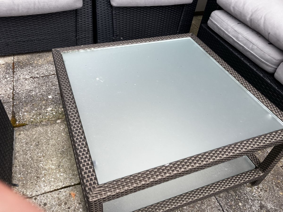 Dedon Set di tavolo e panche: Dedon Gartentisch Rattantisch mit Glasplatte Sommer Terrasse – Usato da Niederhasli venduto da Jolaos 2