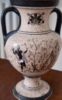 Schmuckvolle Vase im griechischen Stil