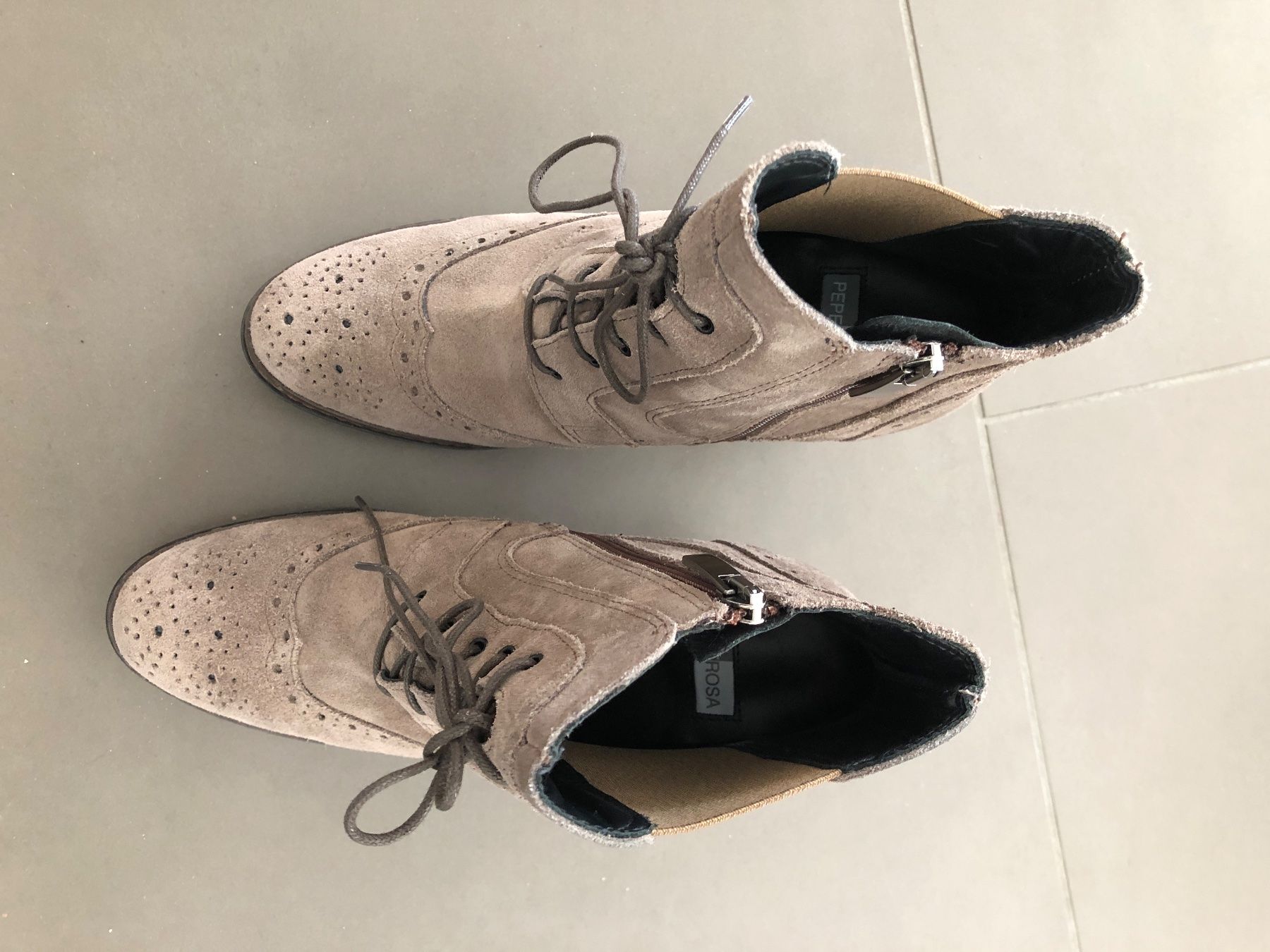 Scarpe da donna: Wildleder-Stiefel – Nuovo (secondo la descrizione) da Winkel venduto da bvi_npv6 1