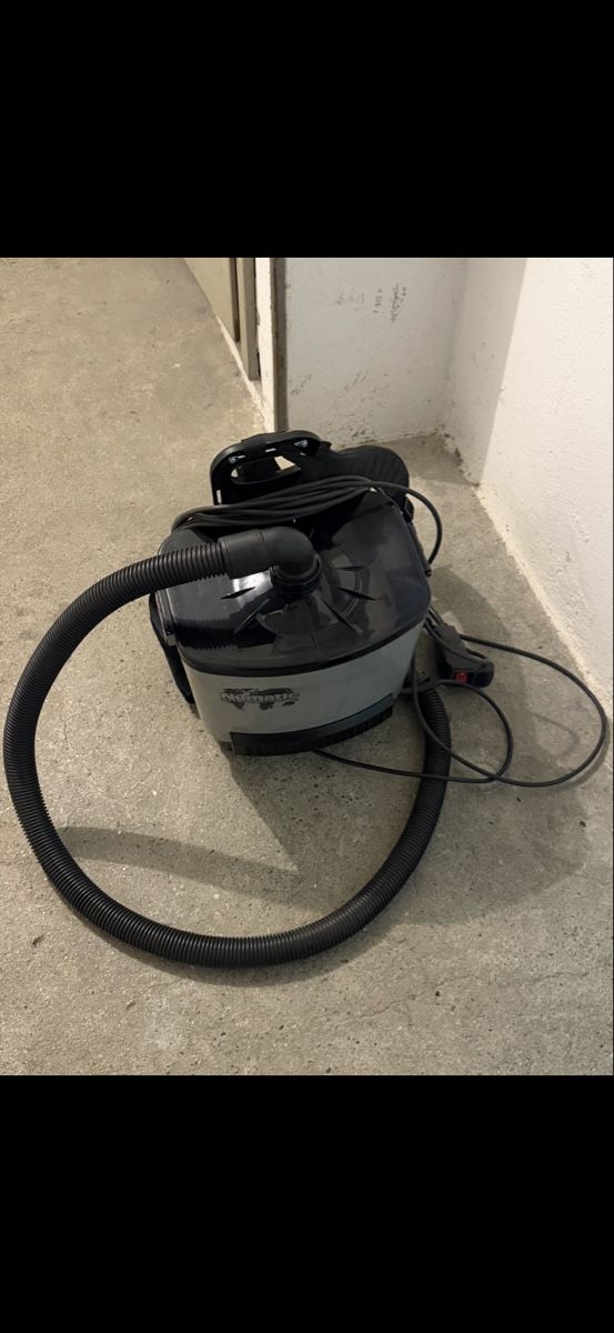 Aspirateurs & Accessoires: Rückstaubsauger  Numatic  – D'occasion à Zürich par Naz_z2yb