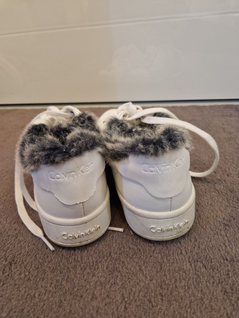 Calvin Klein Scarpe da uomo: Calvin Klein Sneaker mit Fellbesatz - Gr. 34 – Usato da Kaisten venduto da Amore_Rio 1