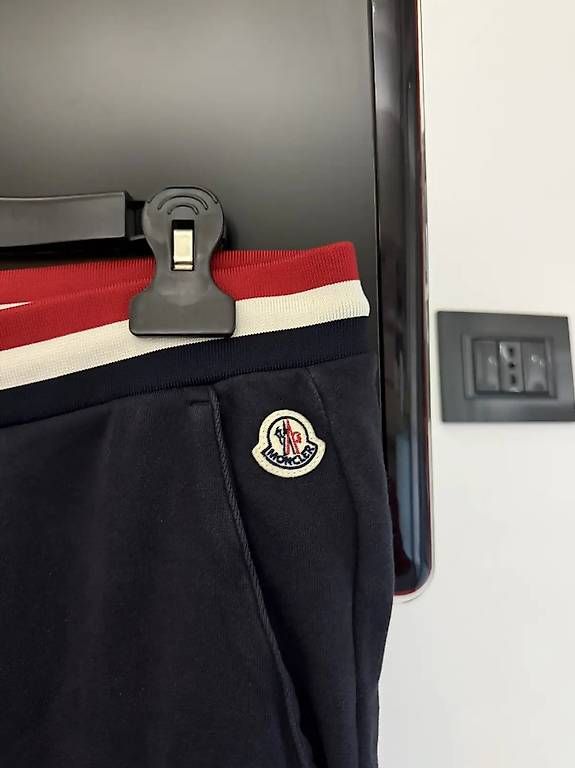 Pantalons: Moncler jogger pants – D'occasion à Lugano par Ceruttig 1