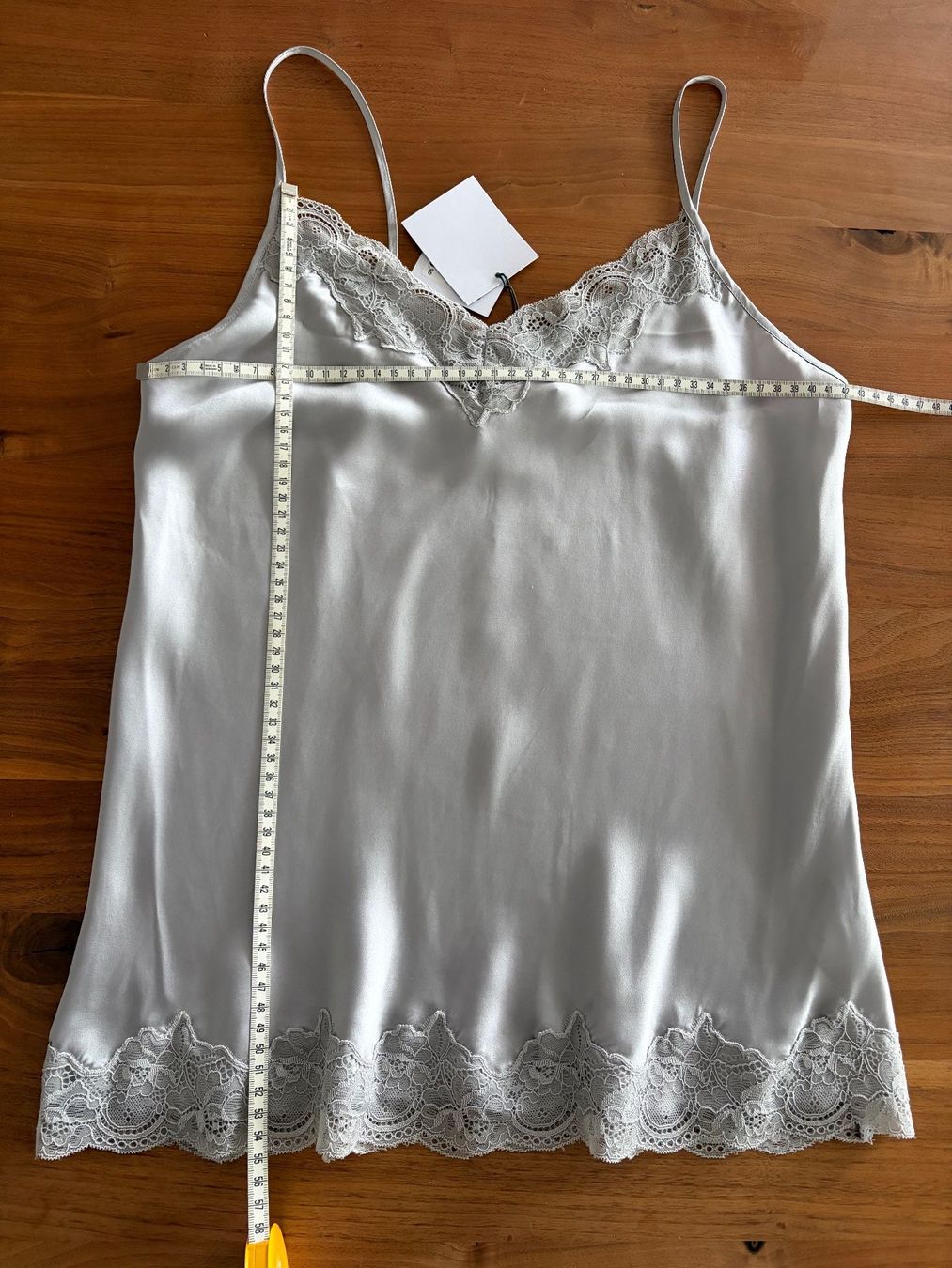 Manor Tops: OVP Seiden Camisole mit Spitzendetails, Grösse M – Neu und originalverpackt aus Wilen b. Wollerau von rosmarin13 1
