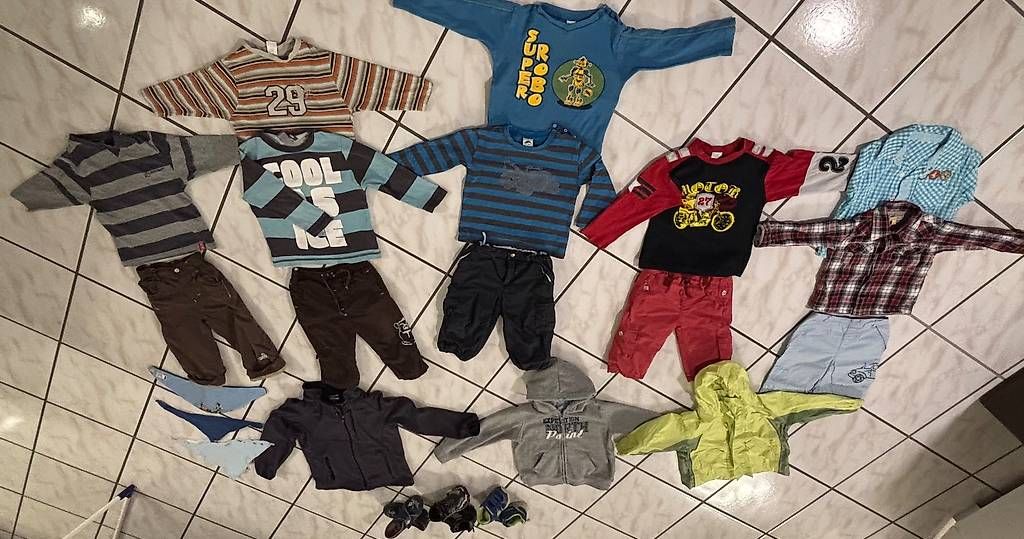 Lotti & Set di vestiti: Kleiderpaket,  Grösse 92-98  – Usato da Buchs SG venduto da Just_Ely 2
