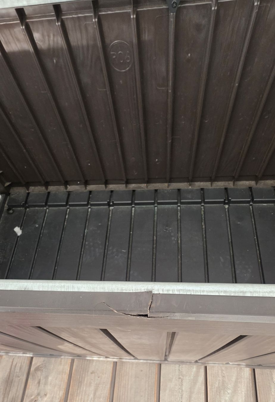 Box contenitori: Gartenbox Kunststoff braun mit Gebrauchsspuren  – Usato da Buchs AG venduto da Manu827 2