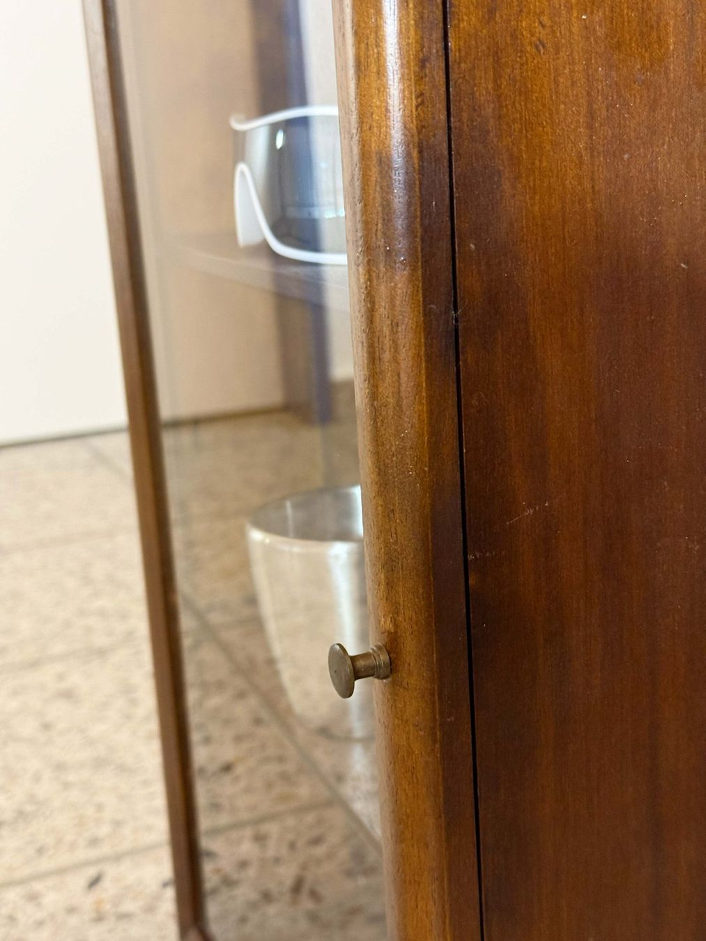 Vitrines: Kleine Wandvitrine – D'occasion à Windisch par Losdosquatros 1