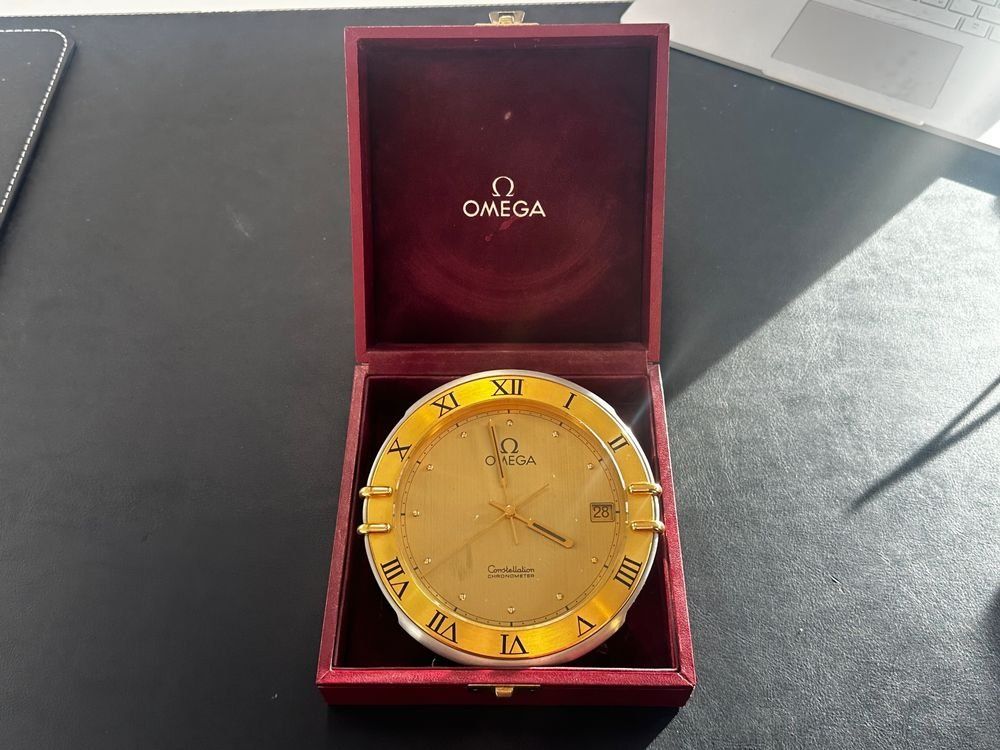 Omega Orologi: Omega Constellation Tisch / Wand Uhr – Usato da Brüttisellen venduto da Alphawatch