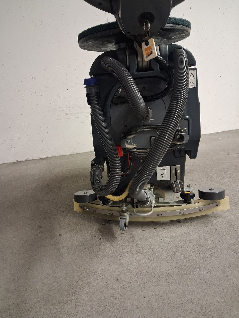 Tutte le macchine: scheuersaugmaschine  taski 450 b – Usato da Büttikon AG venduto da for_gnt6 2