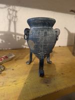 Antike Stil Keramik Amphore mit Metallständer – 18,5 cm – Vi