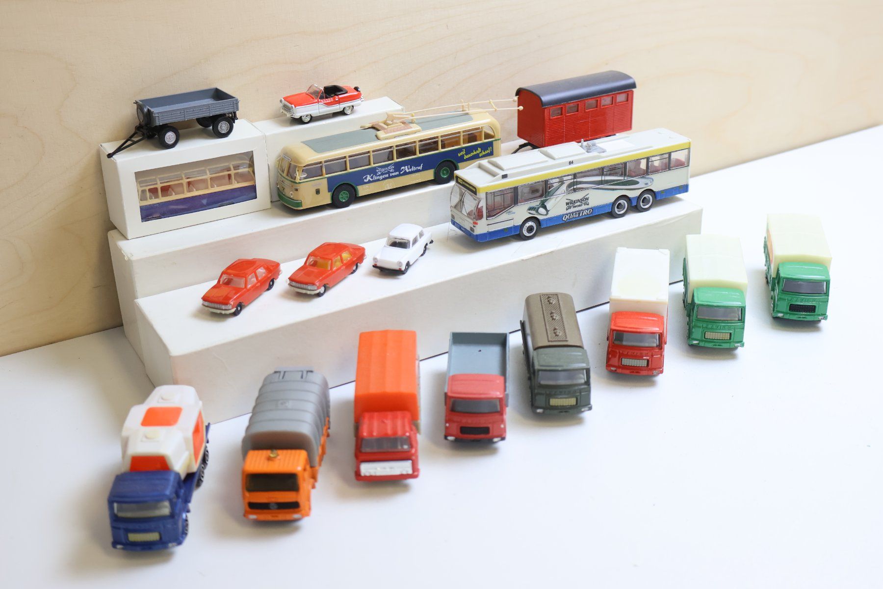 Modelleisenbahnen: 17 x Modellauto/Busse H0 1:87 – Gebraucht aus Winterthur von Monstera 2