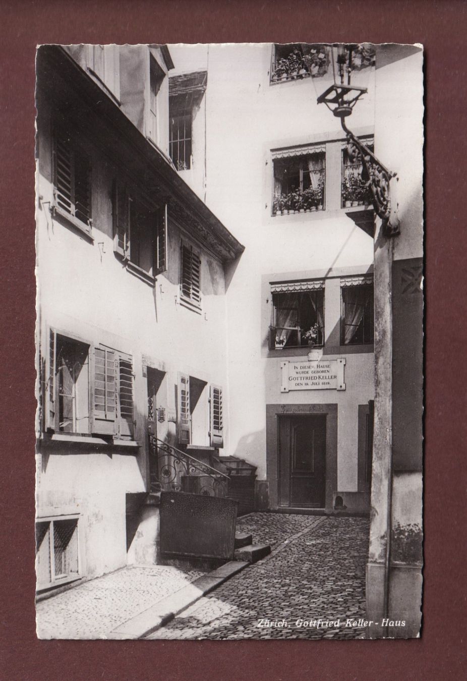 Cartoline postali: ZÜRICH - Gottfried Keller Haus // Eckbug // – Usato da Pully venduto da nicecards-shop