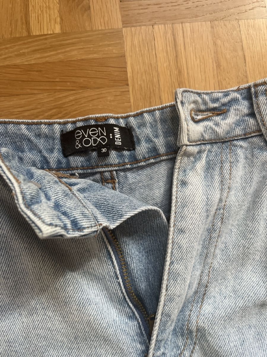 Jeans: Helle Jeans Even&Odd, Grösse 40, Top Zustand – Nuovo (secondo la descrizione) da Humlikon venduto da ramona.zh 2
