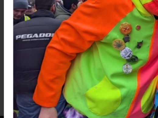 Tessuti: Polyester Stretch uni neon grün – Nuovo (secondo la descrizione) da Breitenbach venduto da Hirzefaeger 1
