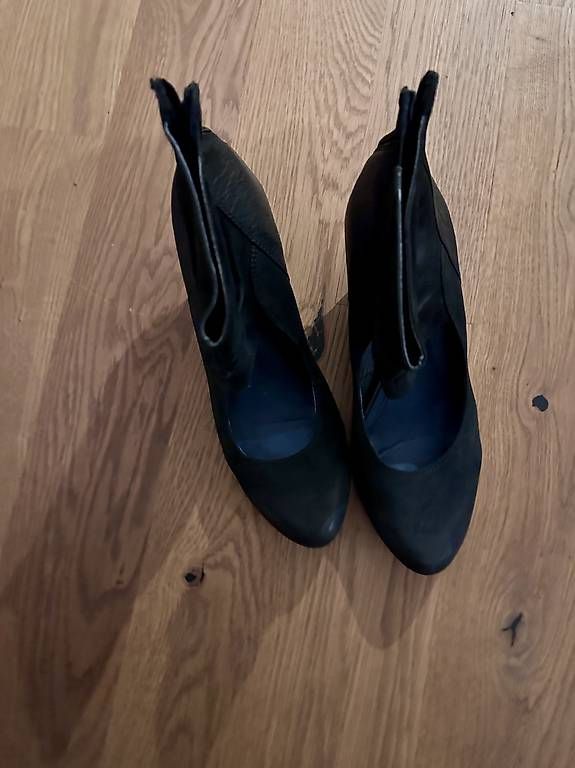 Scarpe da donna: Pumps schwarz Wildleder Grösse 40  – Usato da Zürich venduto da kat_tl7x 1
