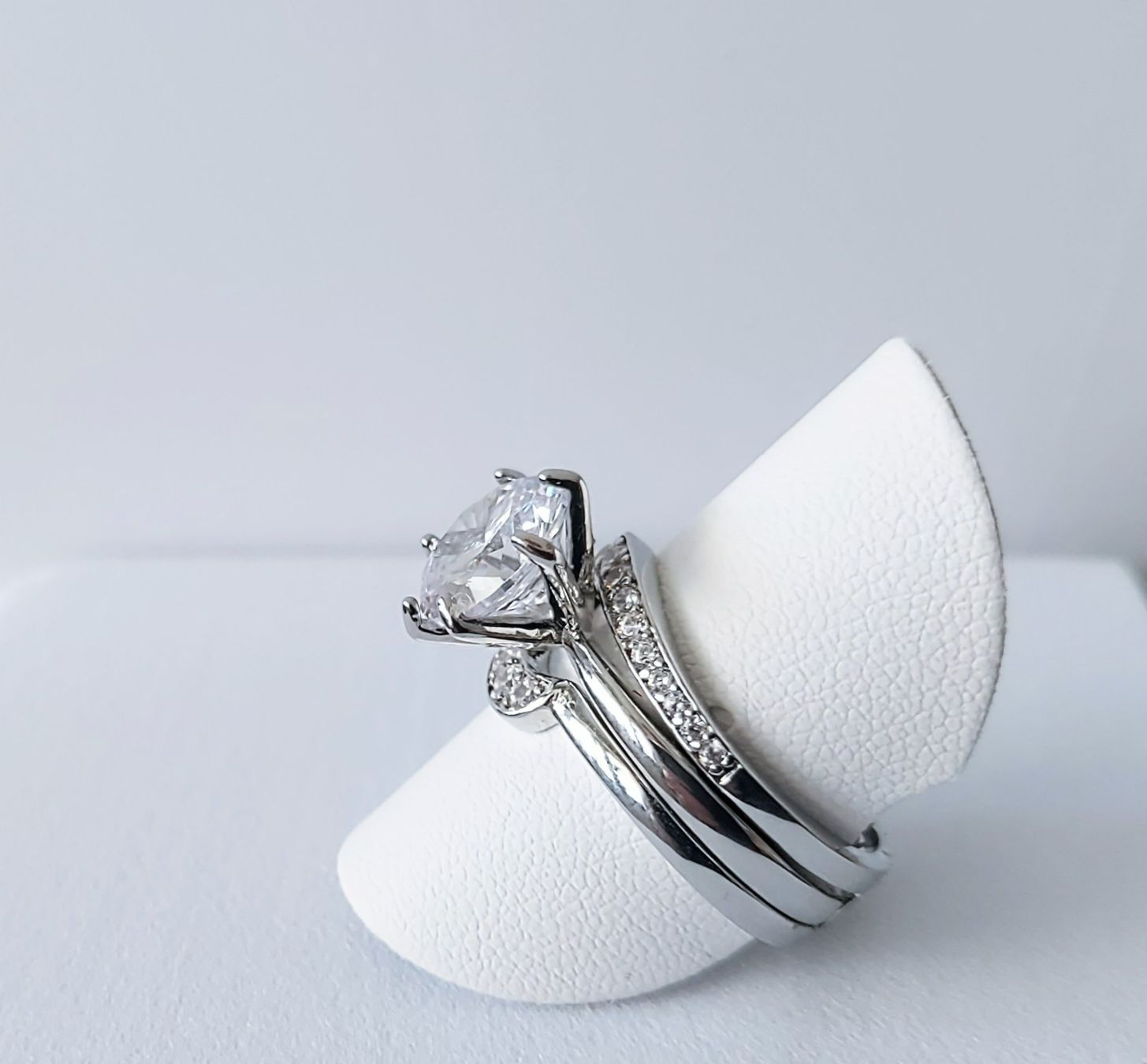 Anelli: Ring versilbert mit hübschem Zirkonia – Nuovo (secondo la descrizione) da Ettenhausen TG venduto da CH2300 6
