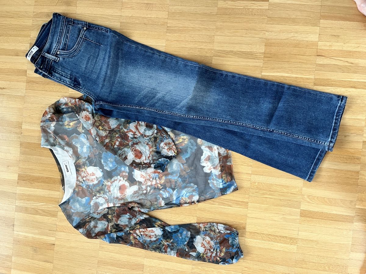 Lotti di vestiti: Jeans mit Blusenshirt Gr 36 – Usato da Ittigen venduto da franzis6