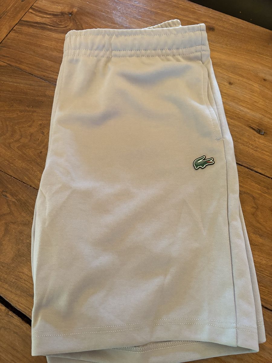 Lacoste Pantalons: Short Lacoste taille L  – Neuf (Voir description) à Ravoire par sapy