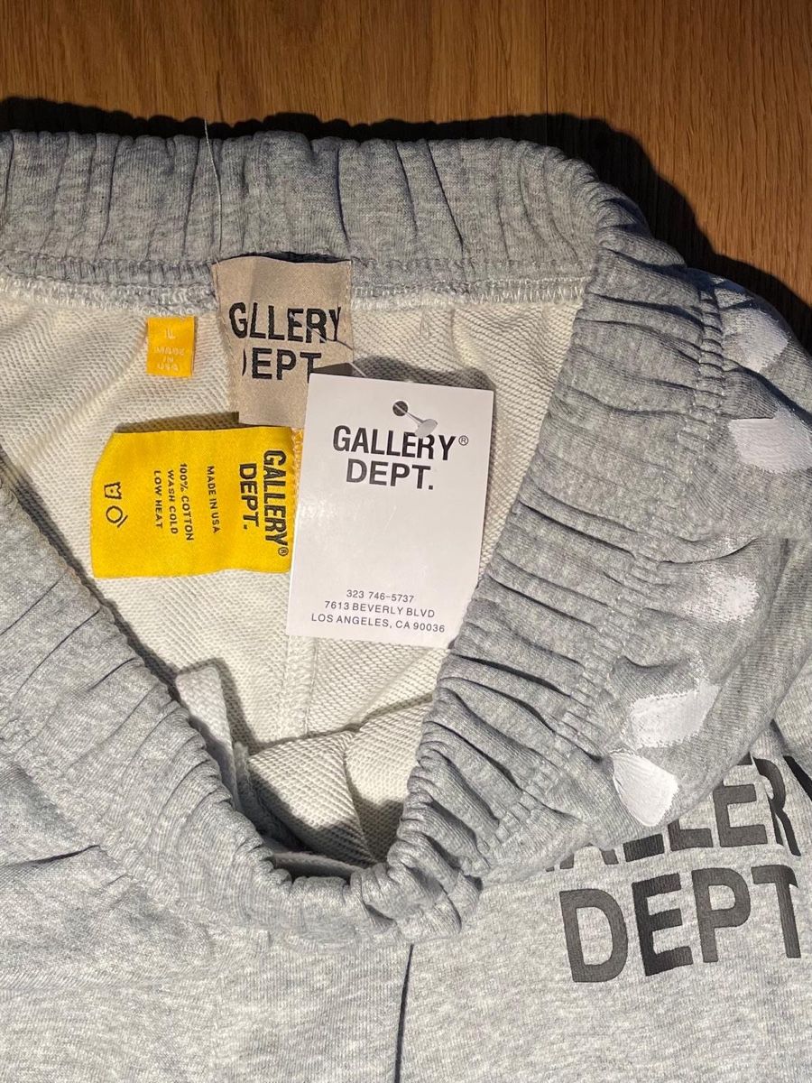 Pantaloni: Gallery dept Trainerhose grau – Usato da Altendorf venduto da Kabuzze 2