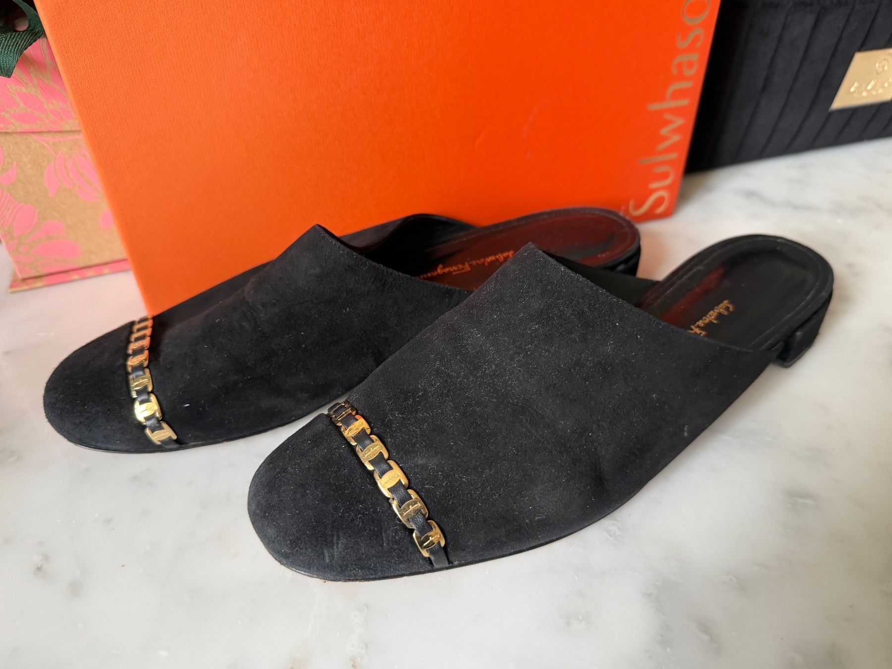 Salvatore Ferragamo Scarpe da donna: Salvatore Ferragamo Slipper Schwarz Gr 39,5 – Usato da Basel venduto da Blausara707