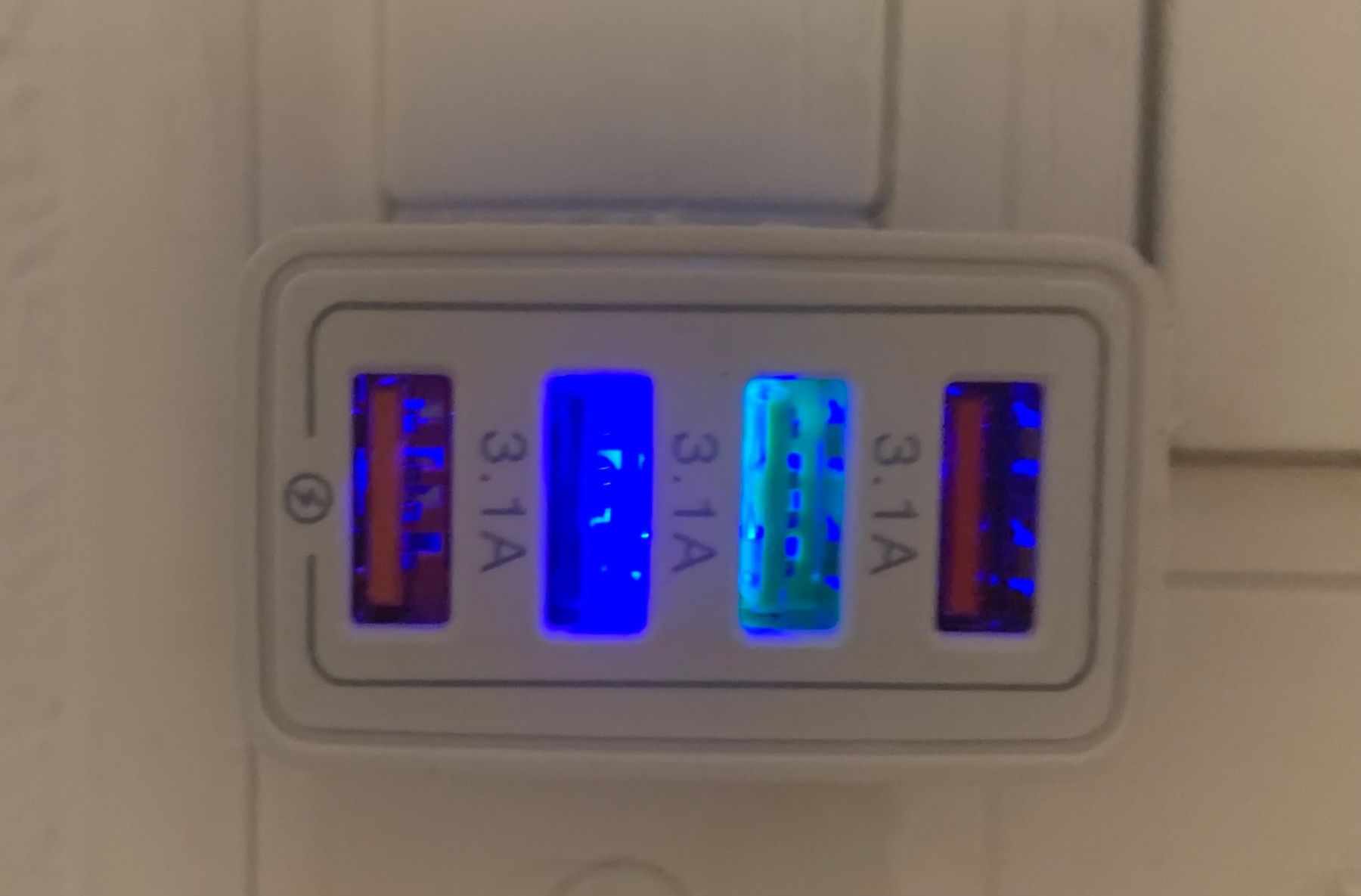 Caricabatterie: Ladegerät mit 4 USB Ports NEU – Nuovo (secondo la descrizione) da Glis venduto da kos_52w5 3