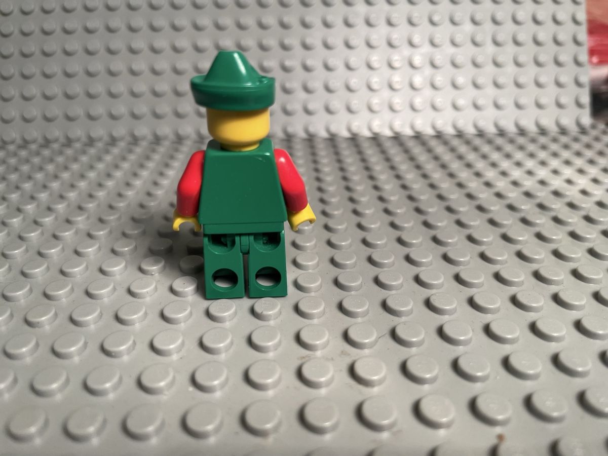 Lego Kit di costruzioni: Lego Forestman red cas 323 Green Hat – Usato da Airolo venduto da Bagaion99 1