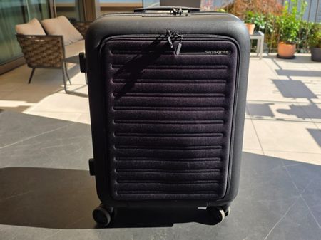 Valise Samsonite noire avec serrure TSA, d'occasion