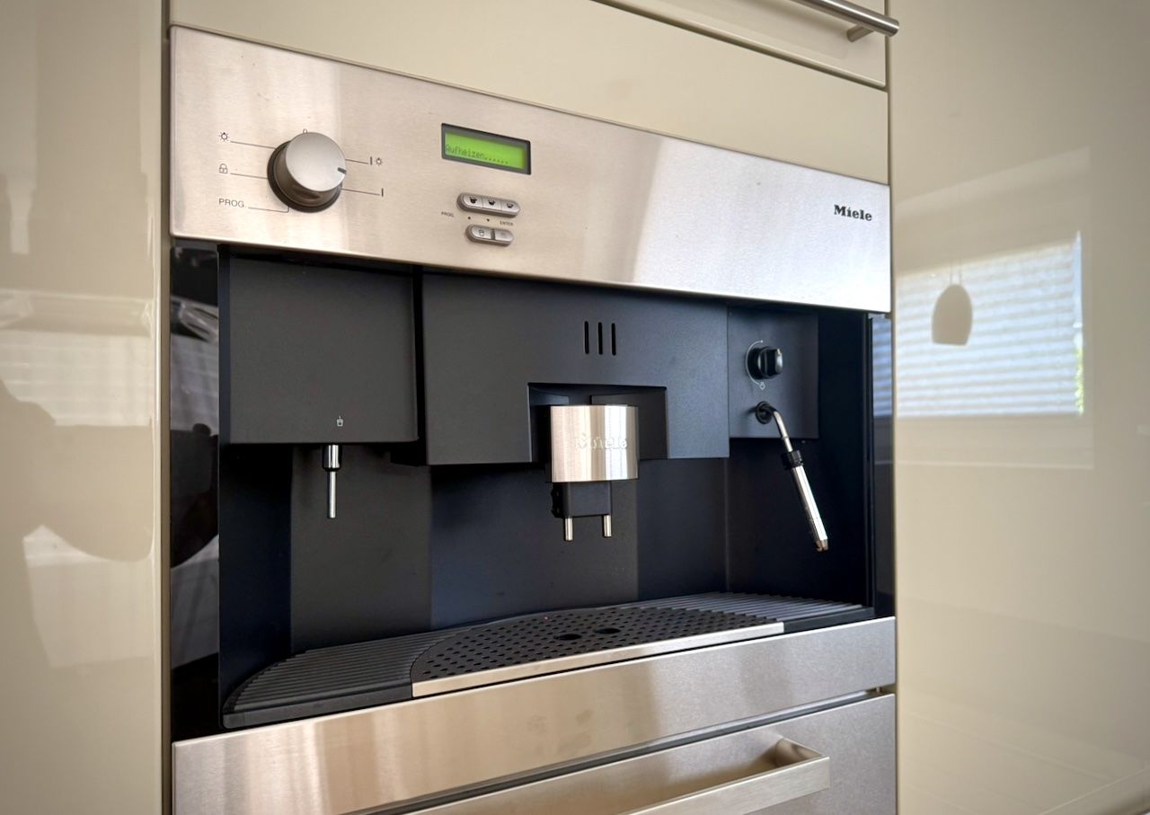 Cucine complete: Designküche mit MIELE-Geräten, Granitabdeckung & Kochinsel – Usato da Mönthal venduto da wei_htr9 1