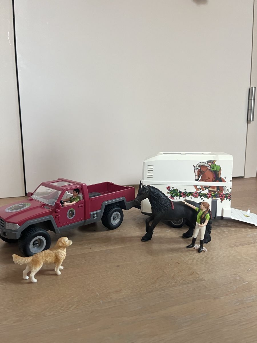 Schleich Spielzeuge: Schleich Pick-up mit Pferdeanhänger Set – Gebraucht aus Lachen SZ von nin_jxy9