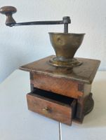 Antike Kaffeemühle