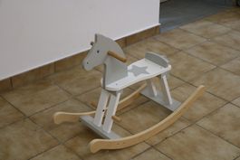 Cheval à bascule en bois gris et blanc motif étoile