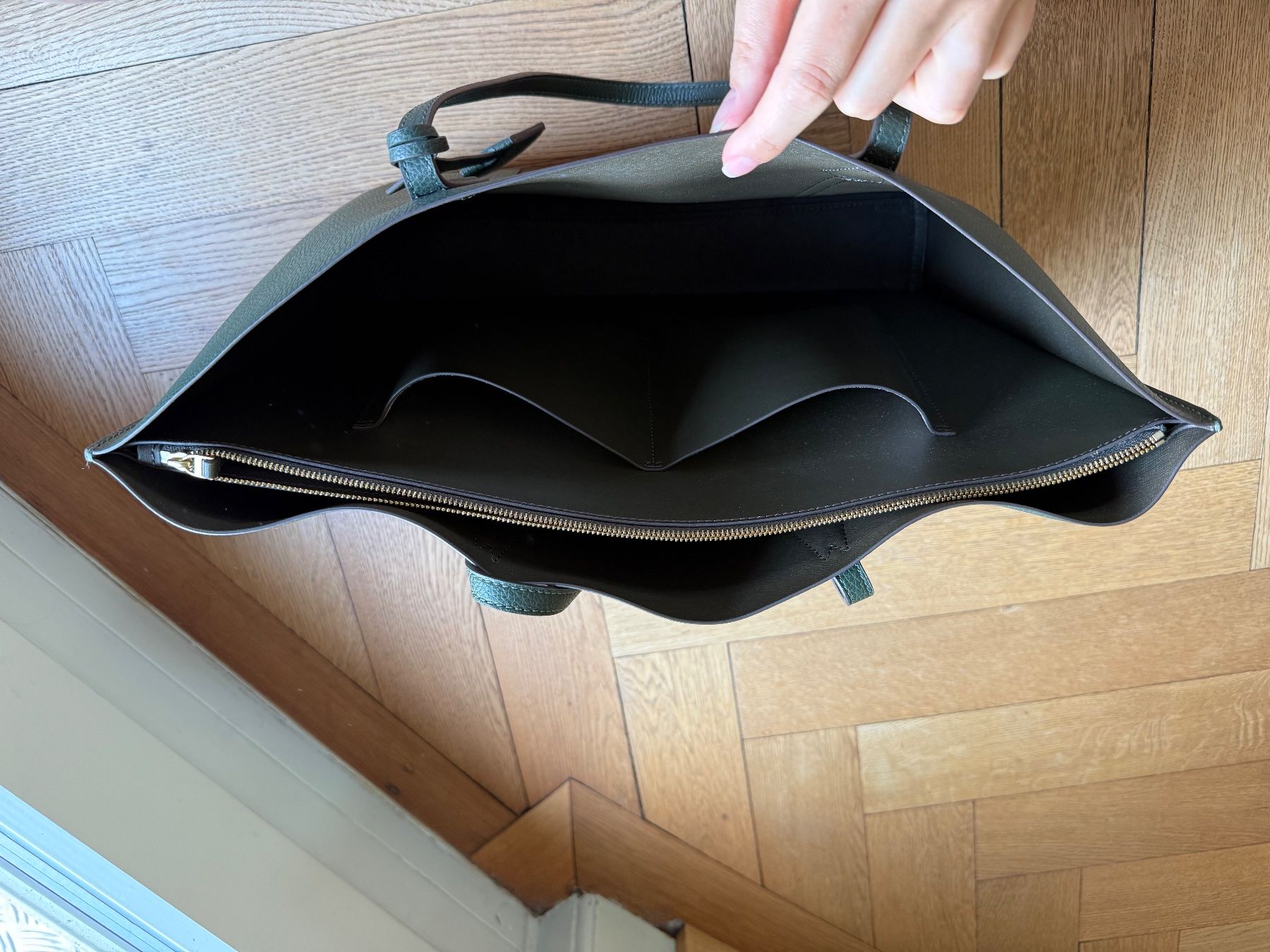 Tory Burch Taschen: Tory Burch, Perry Triple Compartment, Basil – Gebraucht aus Bern von JessyCarmen 2