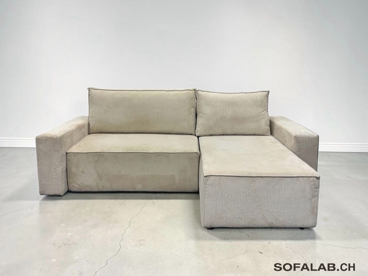 Sofas: Ecksofa Hellbeige mit Schlaffunktion und Stauraum – D'occasion à Fehraltorf par Sofalab.swiss