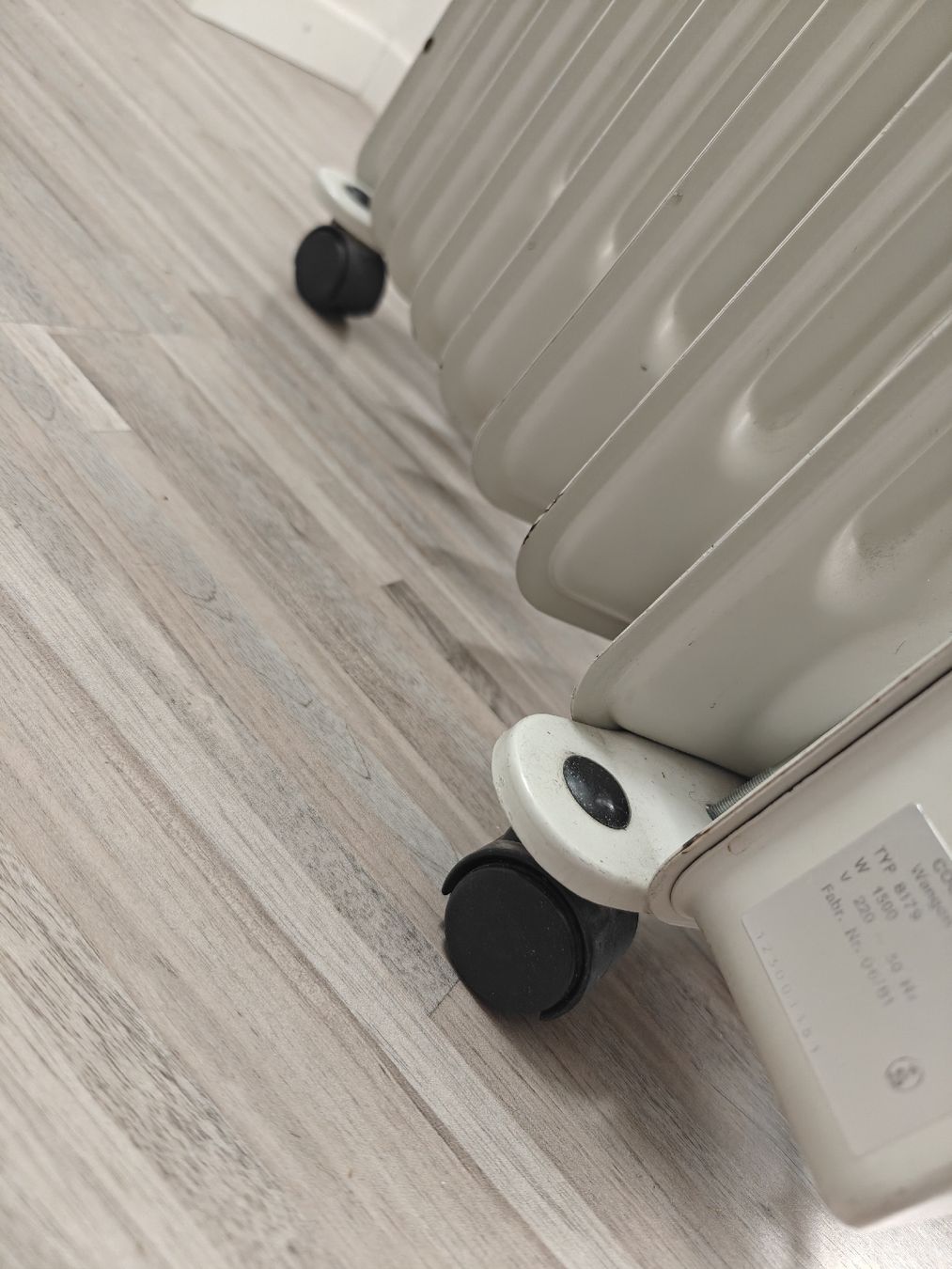 Radiatori: Heizkörper Satrap Mobi 1500, Radiator – Usato da Uster venduto da schuberto 2