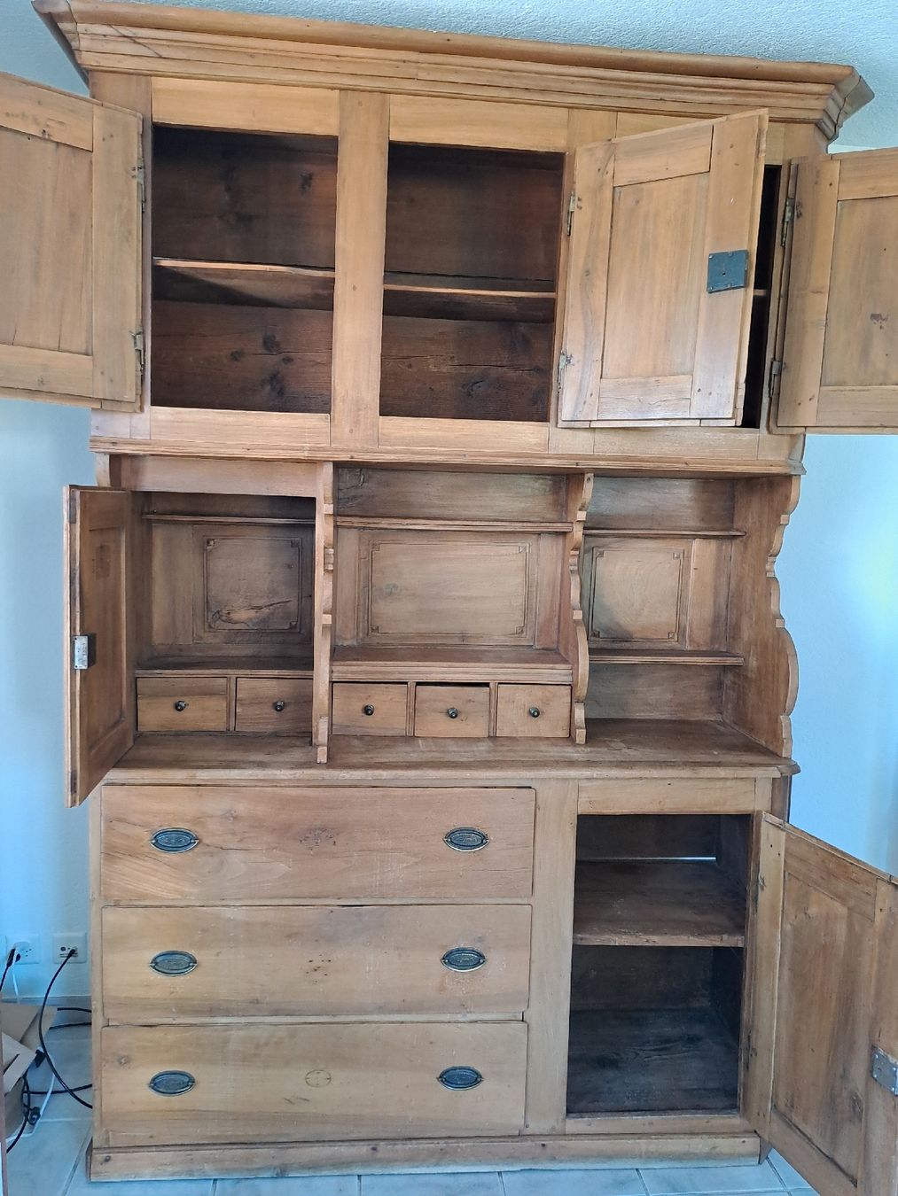 Credenze: Altes Buffet/Sekretär rustikal,  – Usato da Villmergen venduto da merline3110 1