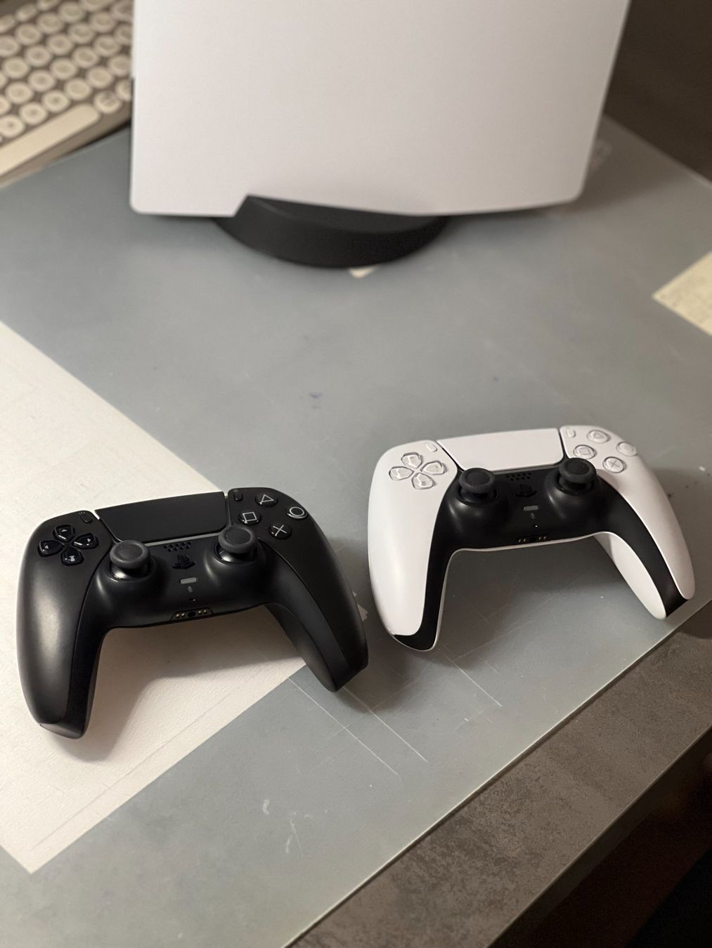 Sony Console: PS5 Set mit 2 Controller, Extra Speicher (5TB) + Spiele – Usato da Lengnau BE venduto da Rron1 3