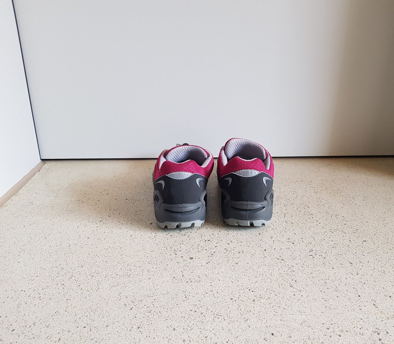 Lowa Scarpe per ragazze: Lowa Innox GTX Wanderschuh Grösse 39 – Usato da Basel venduto da fafa68 2
