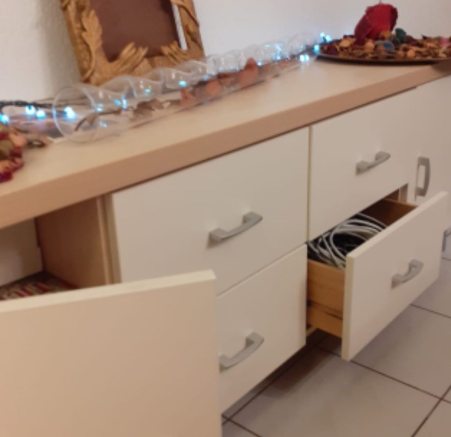 Vetrine: Gut erhaltene Wohnwand/Sideboard Kombination mit Vitrine. – Usato da Rüti ZH venduto da Frodo14