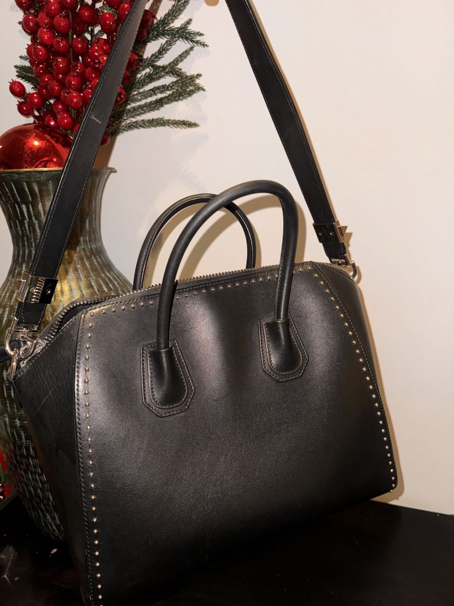 Taschen für Damen: Givenchy Handtasche Antigona Schwarz Nieten – Gebraucht aus Regensdorf von mery26 3