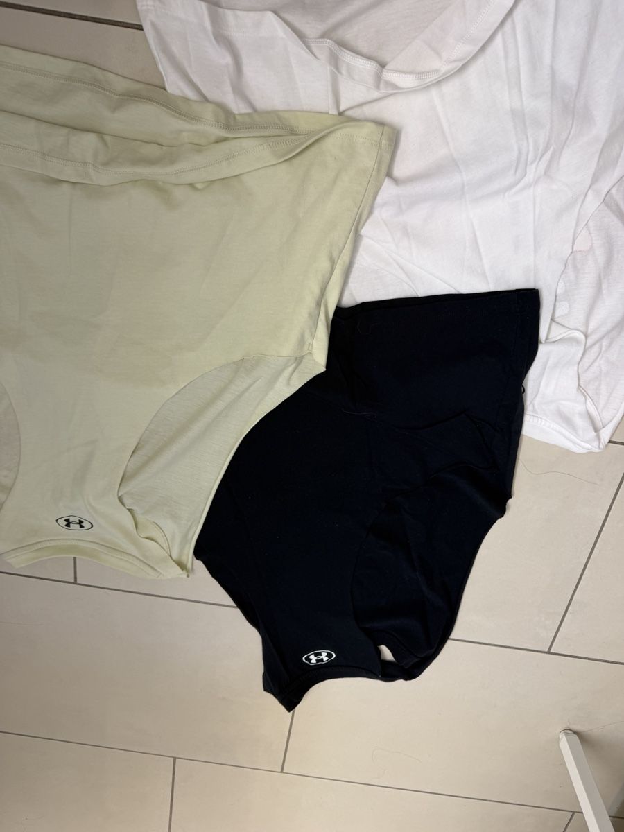 Under Armour Top: 3 under armour top  – Usato da Neerach venduto da the_modern_mini 3